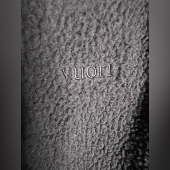 Vuori Alpine Sherpa Jacket in Black.  Size Medium 
Like New - Picture 10 of 13